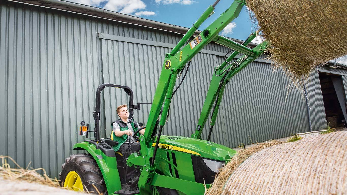 Kompaktni komunalni traktor s utovarivačem 400E