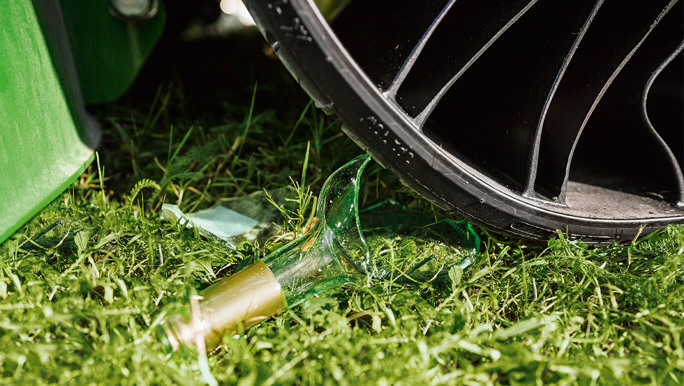 Komercijalna kosidba sa kosilicama sa nultim radijusom okretanja Komercijalna kosidba sa kosilicama sa nultim radijusom okretanja Z900R serije Z994R Tweels