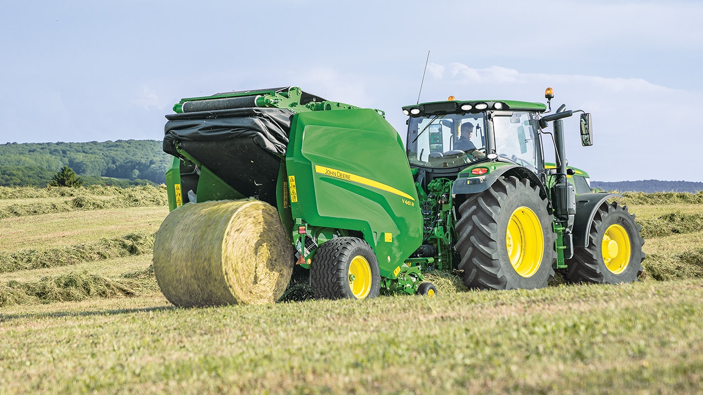 John Deere balirka sa varijabilnom komorom V461R sa 6R traktorom