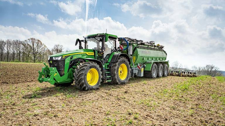 8r-traktor-prikaz